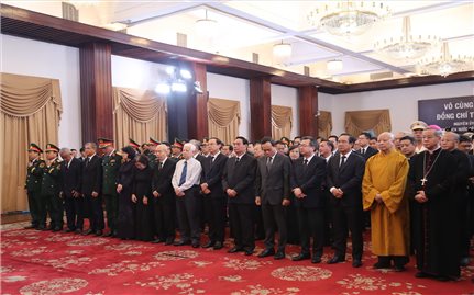428 đoàn đã đến viếng nguyên Chủ tịch nước Trần Đức Lương tại TP. Hồ Chí Minh