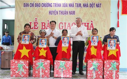 Ninh Thuận: Bàn giao nhà ở cho đồng bào Raglay xã Phước Hà