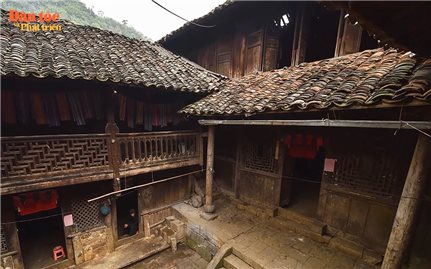 Há Súng - Bóng thời gian trên cao nguyên đá