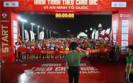 Hơn 2.000 vận động viên tham gia Giải chạy “Hành trình theo chân Bác- Vì an ninh Tổ quốc