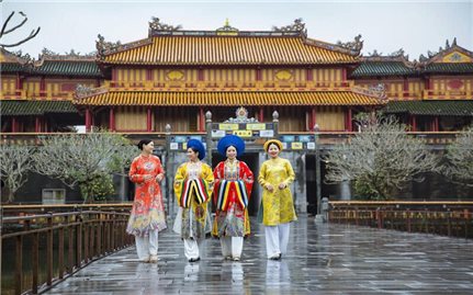Kỳ nghỉ lễ 30/4-1/5: Tour du lịch văn hóa, lịch sử thu hút đông đảo khách tham quan