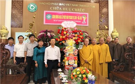 Lãnh đạo tỉnh Kon Tum thăm, chúc mừng Đại lễ Phật đản Vesak 2025