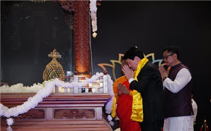 Chủ tịch nước Lương Cường chiêm bái Xá lợi Đức Phật tại chùa Thanh Tâm