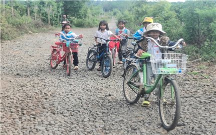 Gian nan con đường đến trường của học sinh DTTS ở xã nông thôn mới Ia Chim