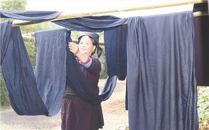 Nghề nhuộm vải chàm của người Nùng