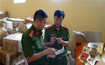Yên Bái: Bắt giữ cặp vợ chồng sản xuất, buôn bán hàng cấm