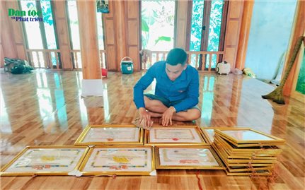 Bàn Văn Tình - Giữ lửa di sản dân tộc trong thời đại số (Bài 2)