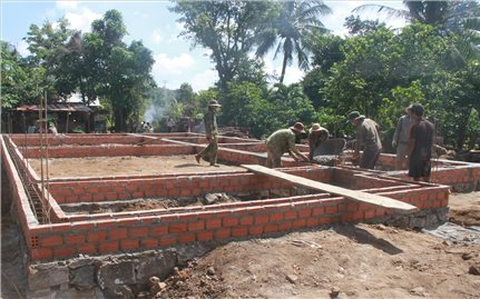 Đắk Lắk: Giá cát tăng cao, ảnh hướng tiến độ xóa nhà tạm