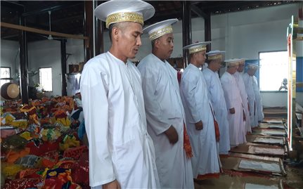 Những sắc màu lễ hội người Chăm