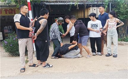 Bắt nhóm đối tượng người nước ngoài cướp ô tô trên cao tốc