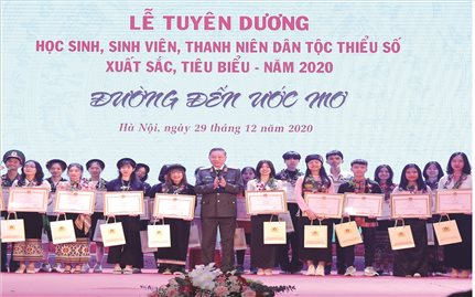 Đồng hành cùng đồng bào các dân tộc