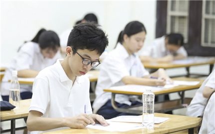 Hơn 100.000 thí sinh Hà Nội làm bài thi Ngữ văn vào lớp 10