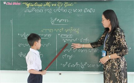 Cần sớm gỡ khó cho công tác dạy tiếng Chăm