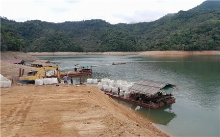 Trăn trở những dự án mở đường ở các xã vùng cao Nghệ An chậm tiến độ: 