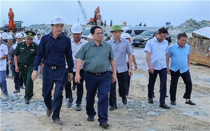 Thủ tướng kiểm tra 3 dự án cao tốc, sân bay, cảng biển trọng điểm tại Quảng Trị