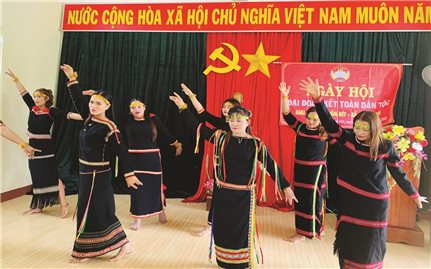 Có đường để đi, có điện để thắp sáng