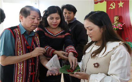 Hơn 1,8 tỷ đồng ủng hộ đồng bào Xơ Đăng khắc phục thiệt hại do bão số 3