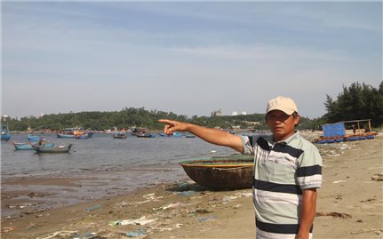 Cửa biển bị bồi lấp, ngư dân gặp khó