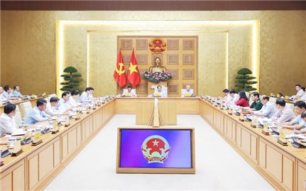 Thủ tướng: Khẩn trương hoàn thiện, trình Bộ Chính trị hai nghị quyết đột phá về giáo dục - đào tạo và chăm sóc sức khỏe nhân dân