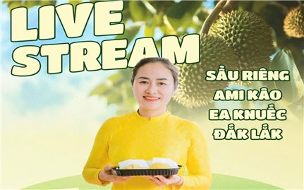 Bí thư xã livestream cùng bà con bán sầu riêng