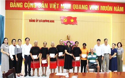 Hỗ trợ nghệ nhân tiêu biểu có hoàn cảnh khó khăn