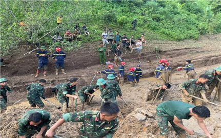 Tìm kiếm thêm được 5 nạn nhân bị lũ cuốn trôi ở Điện Biên