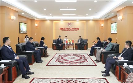 Thứ trưởng Y Thông tiếp xã giao đoàn Ủy ban Dân tộc Nhà nước Trung Quốc