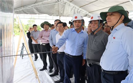 Phó Chủ tịch Quốc hội Lê Minh Hoan khảo sát dự án đường Hồ Chí Minh tại An Giang