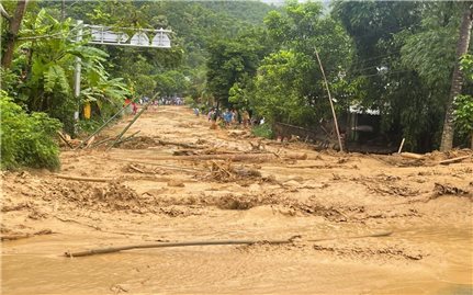 Thanh Hóa: Sơn Điện quay cuồng trong mưa lũ, nhiều bản bị cô lập