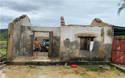 Vật lộn với thiên tai nhiều người dân làng biển ở Nghệ An mất nhà, mất luôn 