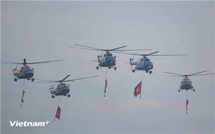 Mãn nhãn với hình ảnh dàn máy bay chao lượn trên bầu trời Ba Đình
