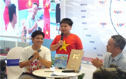 Giao lưu với nhạc sỹ Nguyễn Văn Chung tại Triển lãm A80