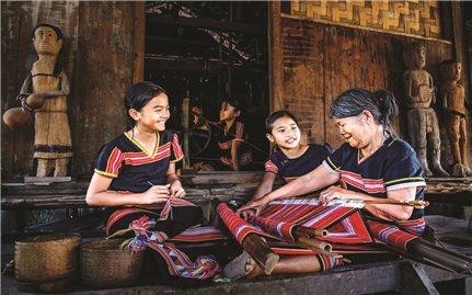 Sắc màu thổ cẩm ở vùng cao Quảng Ngãi