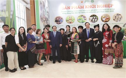 (BÁO IN) Khơi thông nguồn lực thắp sáng tương lai vùng đồng bào DTTS