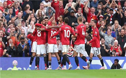 Manchester United thắng nghẹt thở Burnley: Fernandes giải cứu bằng bàn thắng phút bù giờ