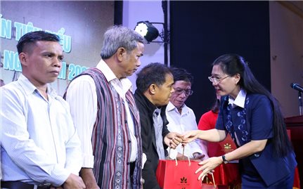 Người có uy tín là tấm gương sáng lan tỏa cho đồng bào các DTTS noi theo