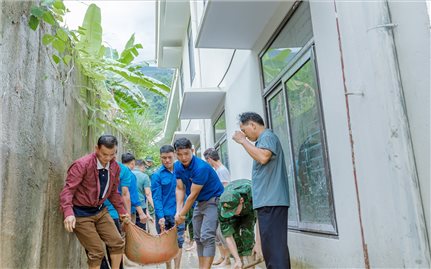 Trường sạt lở trước thềm năm học mới: Lực lượng tại chỗ cùng vào cuộc