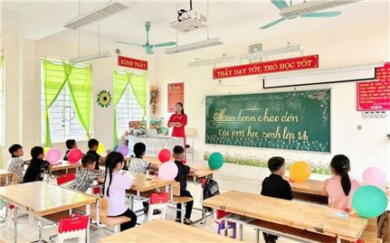 Quảng Ninh: Thiếu hàng nghìn giáo viên trước thềm năm học mới, tân cử nhân sư phạm lên đường về các trường vùng cao
