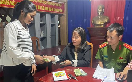 Quảng Ngãi: Cán bộ đến từng thôn, trao tận tay quà Quốc khánh 2/9 cho đồng bào DTTS