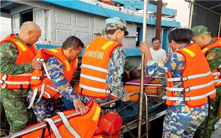 Đà Nẵng: Kịp thời cứu ngư dân bị tai nạn lao động trên biển