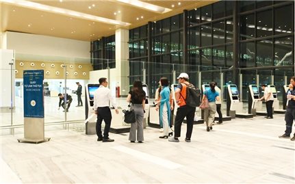 Ứng dụng bằng VNeID và sinh trắc học trong quy trình thủ tục hàng không từ tháng 12/2025
