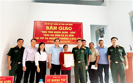 Lâm Đồng: Bàn giao Nhà tình nghĩa quân - dân cho hộ đồng bào DTTS