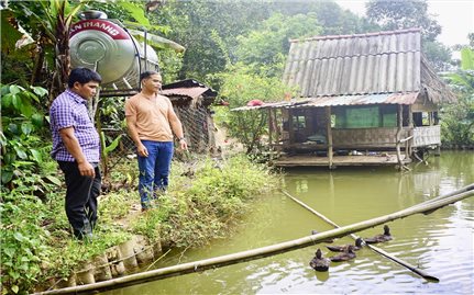 Đồng bào Cơ Tu biến đất cằn thành quả ngọt
