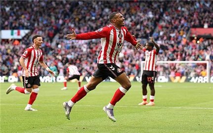 Vòng 5 Ngoại hạng Anh: Sunderland quả cảm cầm hòa Aston Villa dù chơi thiếu người