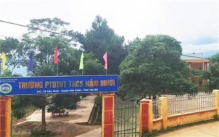 Đổ cổng trường khiến 2 trẻ tử vong
