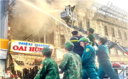 Cháy lớn lúc rạng sáng, thiêu rụi 2 cửa tiệm kinh doanh tại Cà Mau