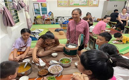Ấm áp bữa ăn nơi tránh trú bão