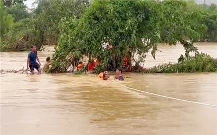 Miền núi Thanh Hóa căng mình ứng cứu dân vùng lũ