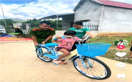 Công an xã miền núi Trung Sơn: Dân vận từ trái tim, lan tỏa bằng nền tảng số