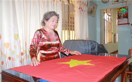 Hồi ức những đêm thức trắng may cờ Tổ quốc